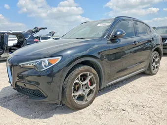 2018 Alfa Romeo ZASFAKNN1J7B72951