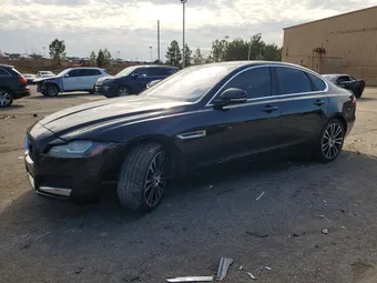 2016 Jaguar XF SAJBE4BV0GCY12922