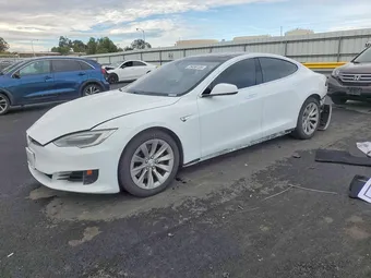 2016 Tesla Model S 5YJSA1E11GF156251