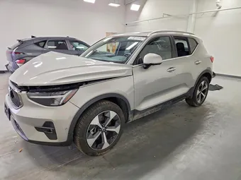 2025 Volvo XC40 YV4L12UE6S2600778