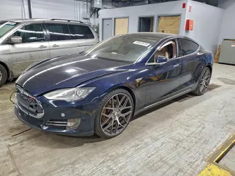 2015 Tesla Model S 5YJSA1H44FF082408