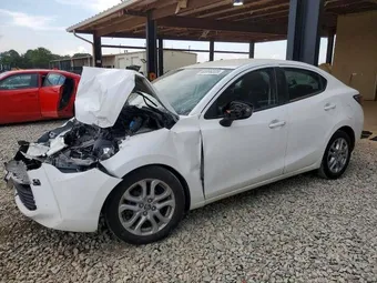 2018 Toyota Yaris 3MYDLBYV7JY320641