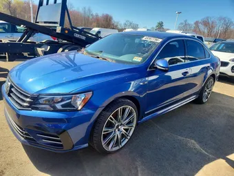 2017 Volkswagen Passat 1VWDT7A37HC031165