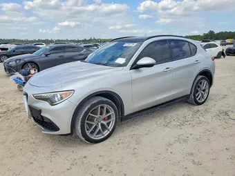 2018 Alfa Romeo ZASFAKNN8J7B92646