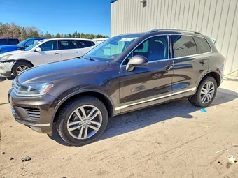 2016 Volkswagen Touareg WVGEF9BP4GD005624