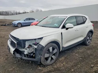 2022 Volvo XC40 YV4162UKXN2697566