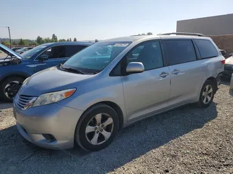 2017 Toyota Sienna 5TDKZ3DC9HS797703 Lot 49339226