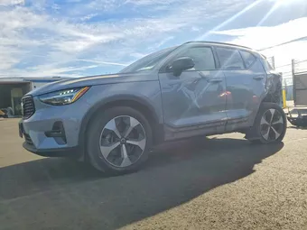 2025 Volvo XC40 YV4L12UC7S2468886