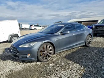 2015 Tesla Model S 5YJSA1H24FFP69371