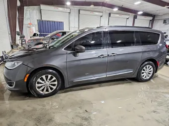 2017 Chrysler Pacifica 2C4RC1BG1HR576745 Lot 74102405