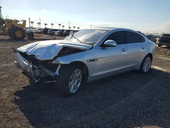 2017 Jaguar XF SAJBJ4BV5HCY37389