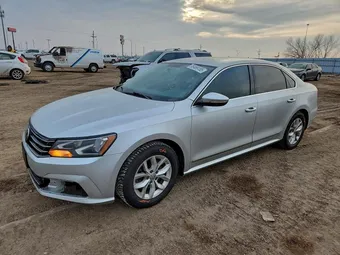 2017 Volkswagen Passat 1VWAT7A35HC085616
