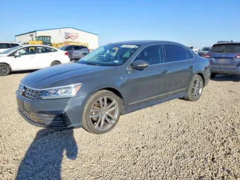 2017 Volkswagen Passat 1VWDT7A32HC075137