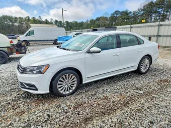 2016 Volkswagen Passat 1VWBT7A30GC008123