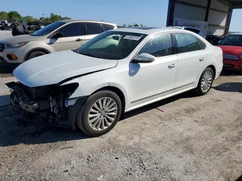 2017 Volkswagen Passat 1VWBT7A34HC011107