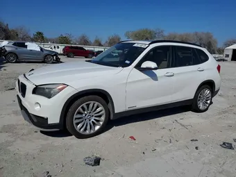 2015 BMW X1 WBAVM1C53FVW58489