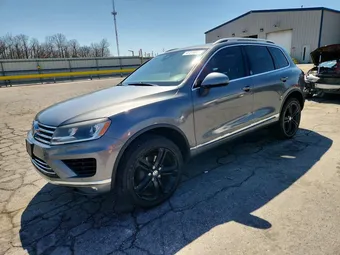 2017 Volkswagen Touareg WVGRF7BP7HD000859