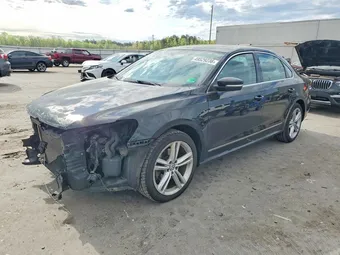 2015 Volkswagen Passat 1VWCV7A33FC071682