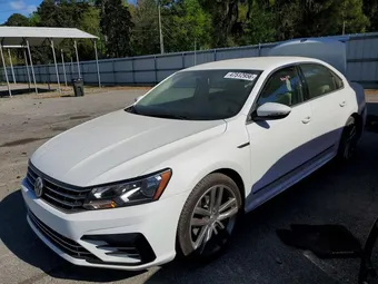 2017 Volkswagen Passat 1VWDT7A38HC000930
