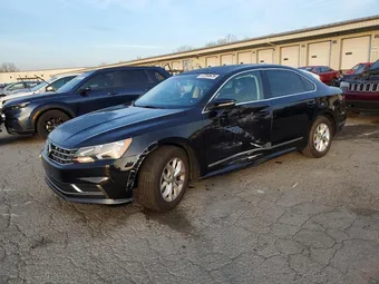 2017 Volkswagen Passat 1VWAT7A38HC040010
