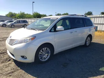 2016 Toyota Sienna 5TDYK3DCXGS739385 Lot 49005286