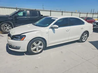2015 Volkswagen Passat 1VWAS7A35FC114807