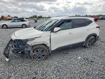 2021 Kia Seltos KNDEUCAA6M7068853