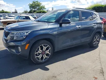 2021 Kia Seltos KNDETCA28M7138848