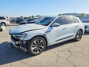 2021 Audi e-tron WA1LAAGE7MB038010