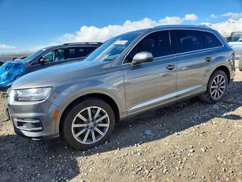 2017 Audi Q7 WA1LAAF70HD007324