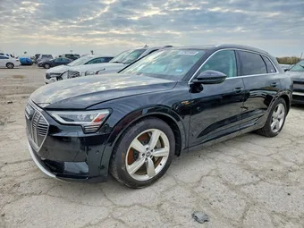 2019 Audi e-tron WA1LAAGE5KB024698