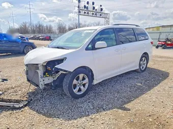 2018 Toyota Sienna 5TDKZ3DCXJS944178 Lot 48493596