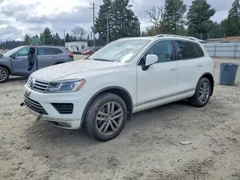 2016 Volkswagen Touareg WVGEF9BP9GD010835