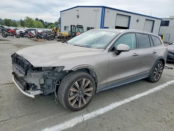 2021 Volvo V60 YV4102WK4M1067822