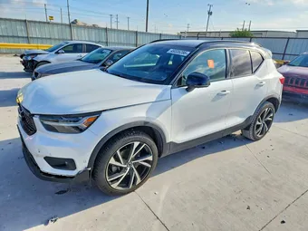 2022 Volvo XC40 YV4162UM3N2772920