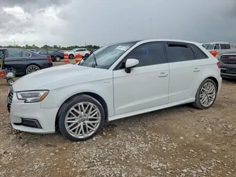 2018 Audi A3 Sportback e-tron WAUUPBFF2JA154853