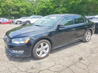 2015 Volkswagen Passat 1VWAS7A38FC122058