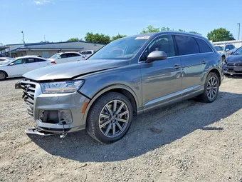 2017 Audi Q7 WA1LAAF78HD052866