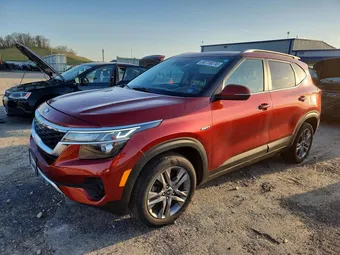 2021 Kia Seltos KNDEUCAA1M7080893