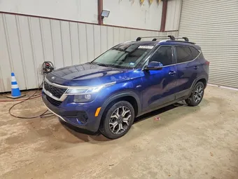 2021 Kia Seltos KNDERCAAXM7065925