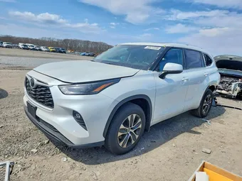 2022 Toyota Highlander 5TDGZRBH8NS226206 Lot 49413336