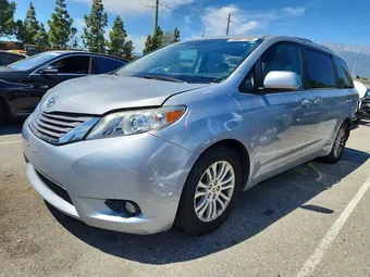 2016 Toyota Sienna 5TDYK3DC1GS707604 Lot 49867146