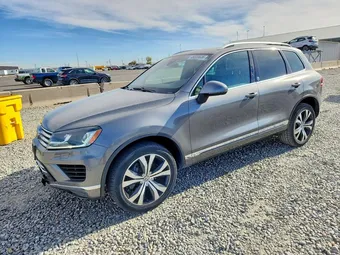2017 Volkswagen Touareg WVGRF7BP2HD003183