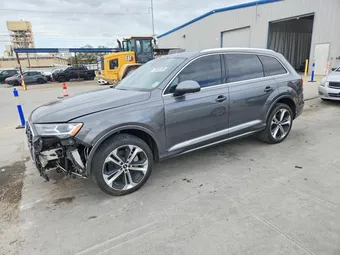 2020 Audi Q7 WA1LXAF72LD004285