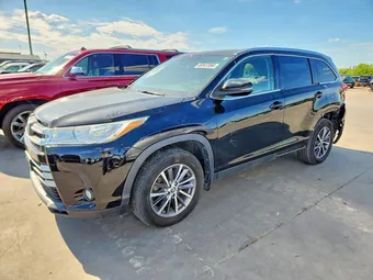 2019 Toyota Highlander 5TDJZRFHXKS573838 Lot 49147356