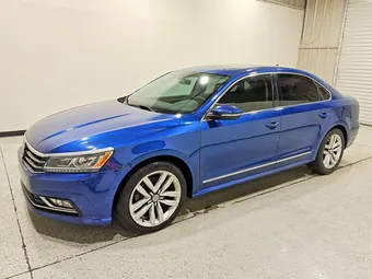 2017 Volkswagen Passat 1VWCT7A36HC003305