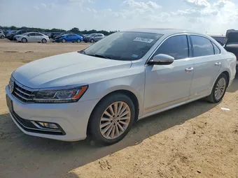 2016 Volkswagen Passat 1VWBT7A35GC050254
