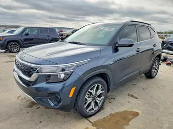 2021 Kia Seltos KNDERCAA1M7046096