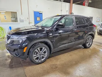 2021 Kia Seltos KNDEPCAA1M7174036