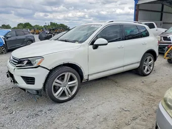 2017 Volkswagen Touareg WVGGF7BPXHD006758